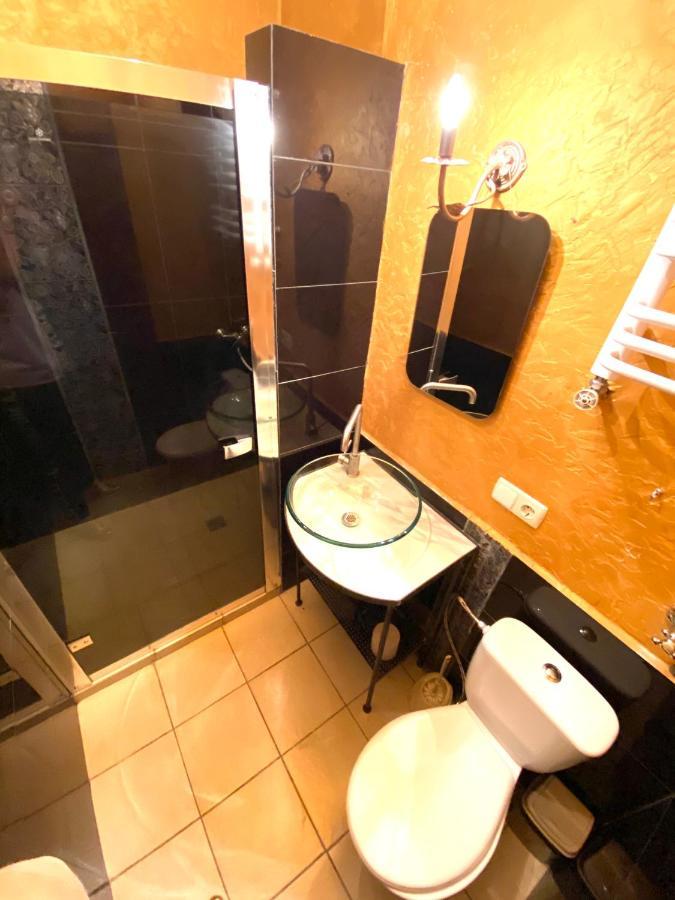 Апартаменти На Вул. Лесі Українки 19/4 リヴィウ エクステリア 写真